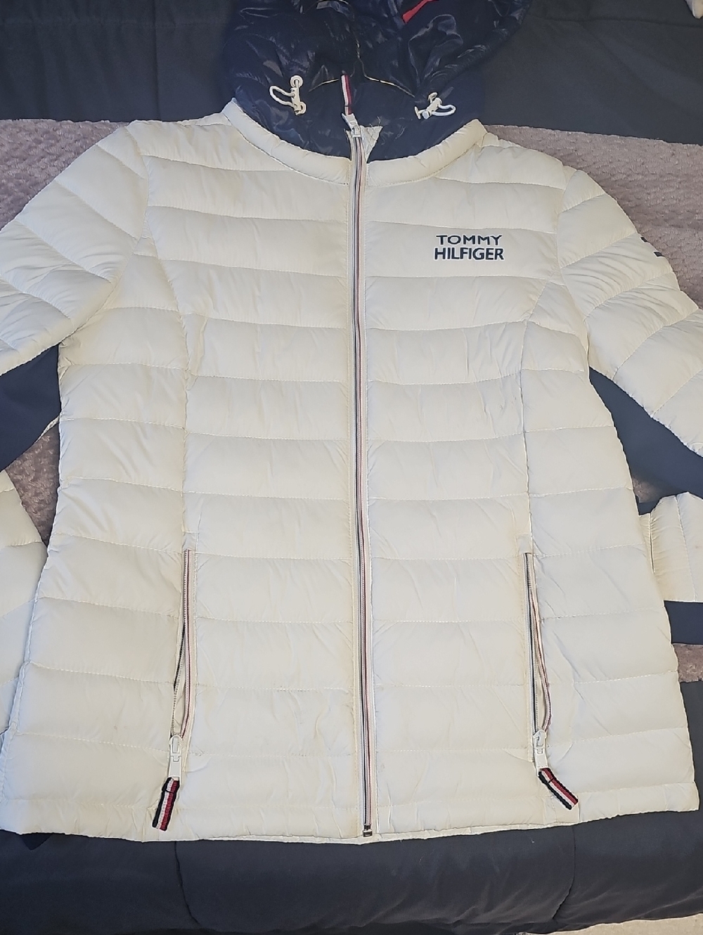 Tommy Hilfiger White Puffer Jacket with Navy Hood & Accents